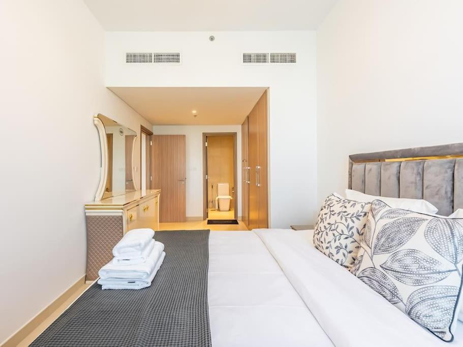 Luxury Meydan Escape With Views Apartment Dubai